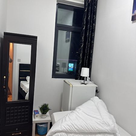 Four Stars Hostel Dubai Exterior foto