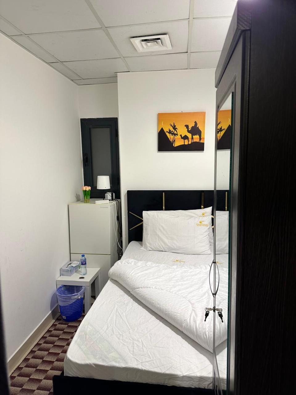 Four Stars Hostel Dubai Exterior foto